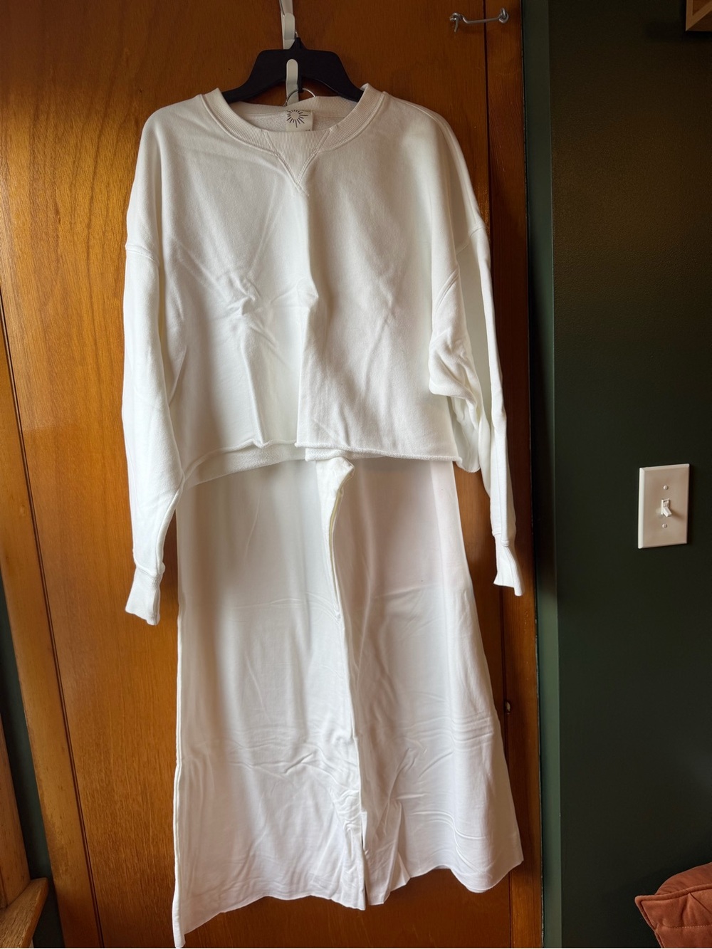 Offline by Aerie Women’s White Cropped Sweatshirt and Sweat Set